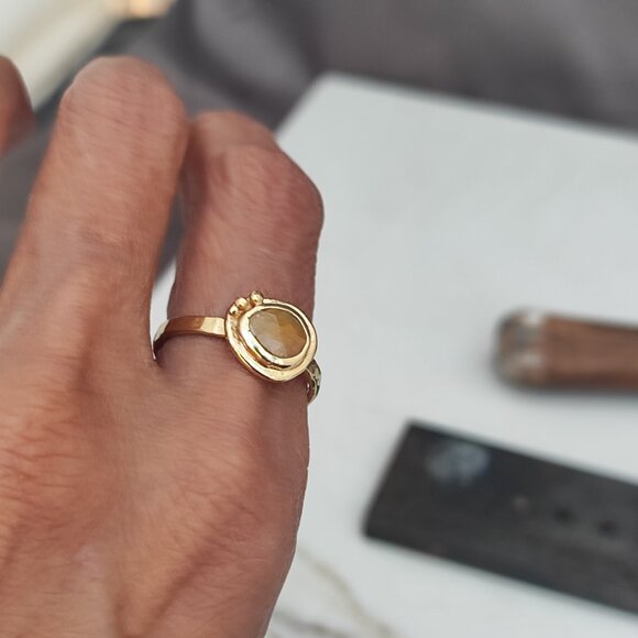 Sapphire ring. 14K yellow gold unique design ring with Yellow Sapphire stone. - Picture 8 of 9